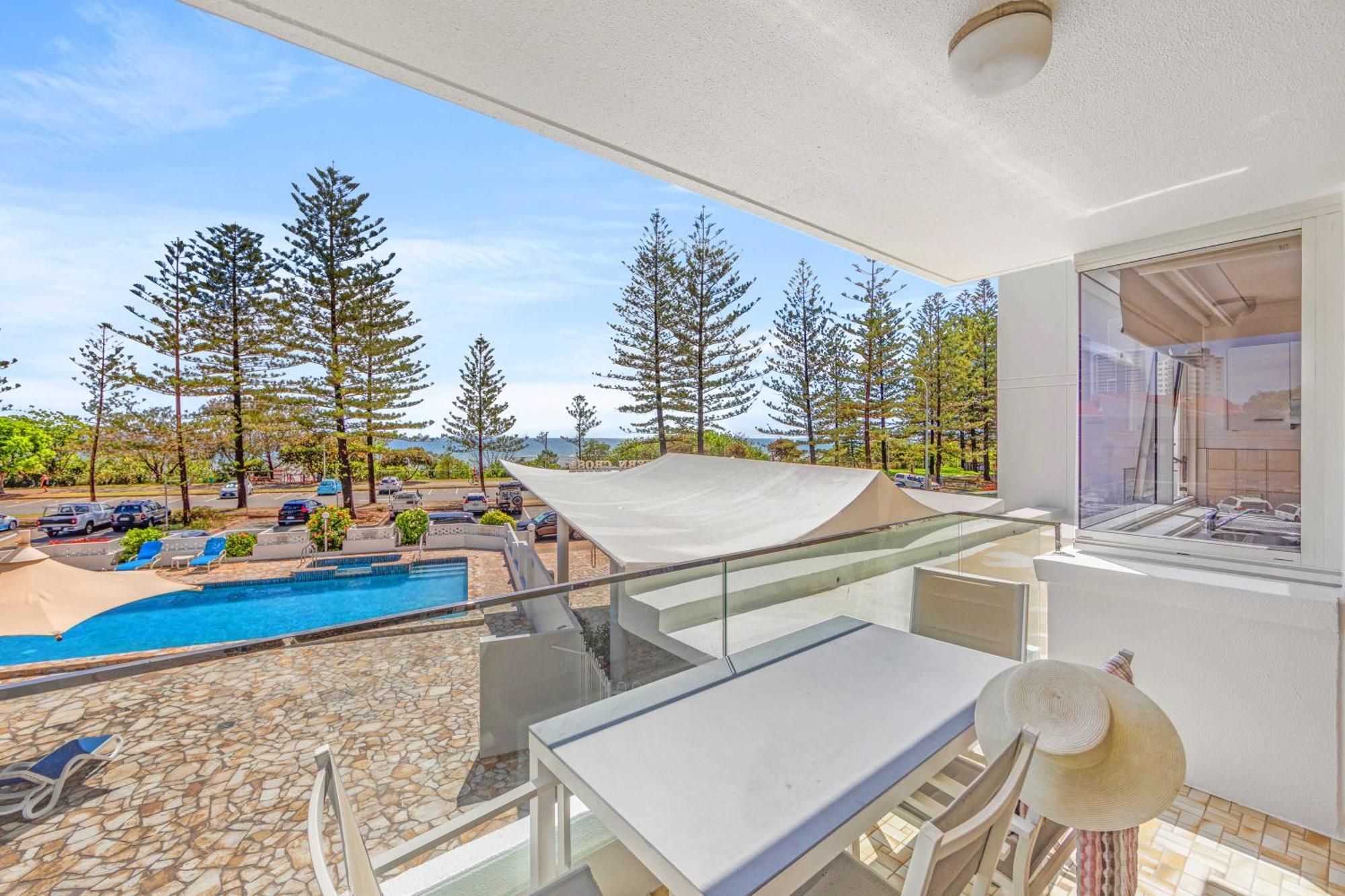 Southern Cross Beachfront Holiday Apartments Gold Coast Exterior foto